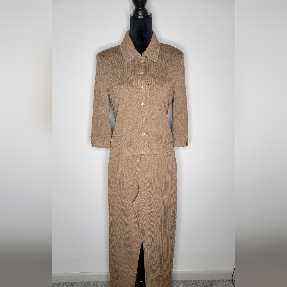 St. John 2pc Button Blazer Beige Pantsuit Size 2